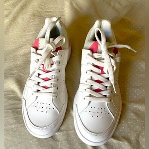 ON the Roger Clubhouse tennis sneakers